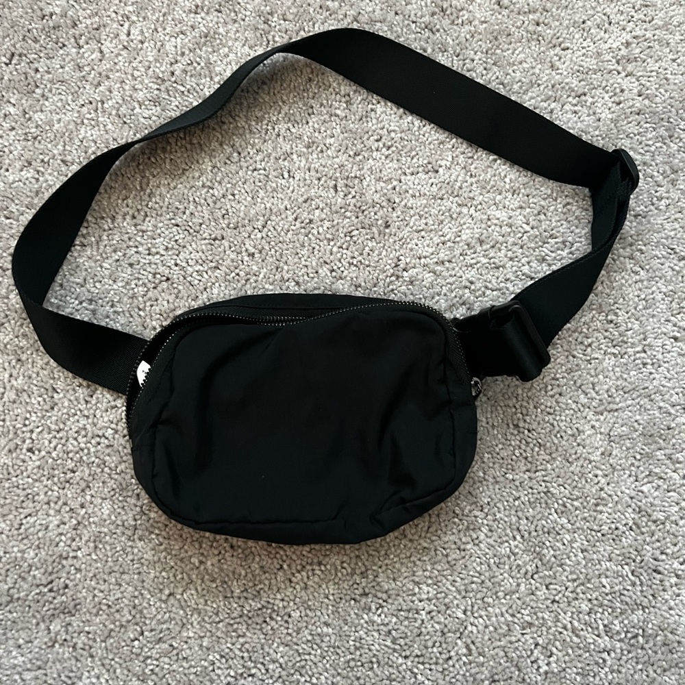 Black belt bag